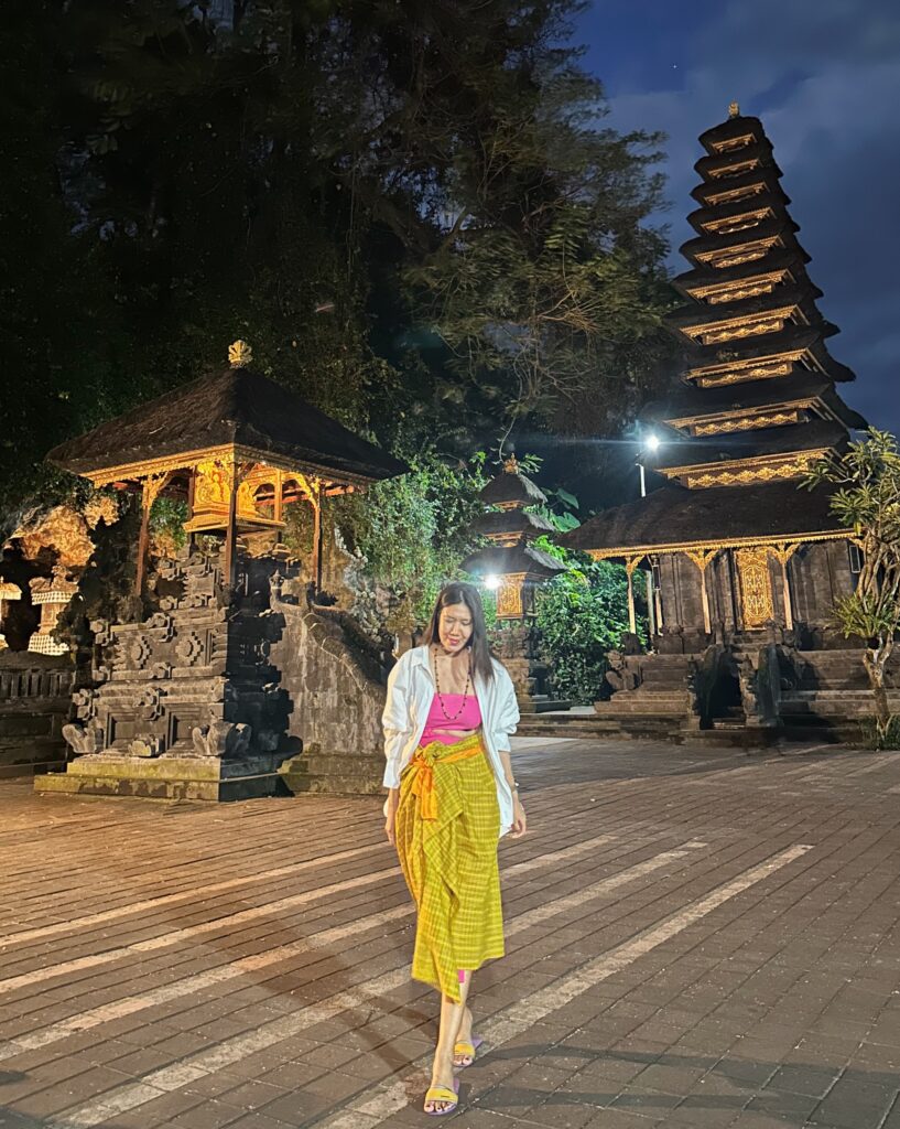 Pura Goa Lawah (Balinese "Bat Cave Temple Pura Goa Lawah (Balinese "Bat Cave Temple
