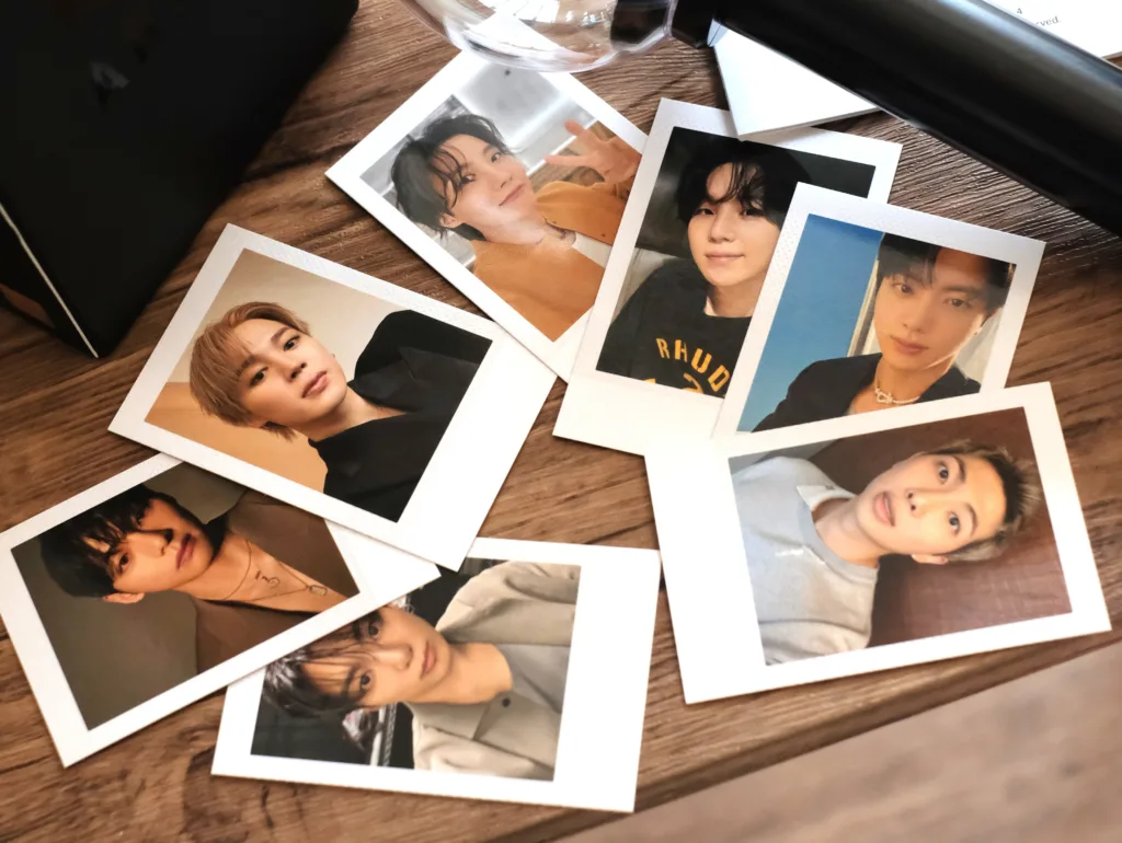 Unboxing BTS Light Stick version 4 Photo Cards